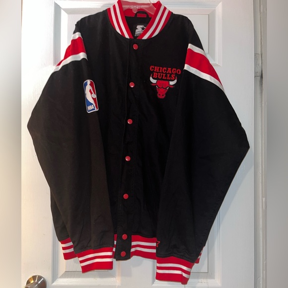 Men’s black and red Chicago bulls bomber jacket